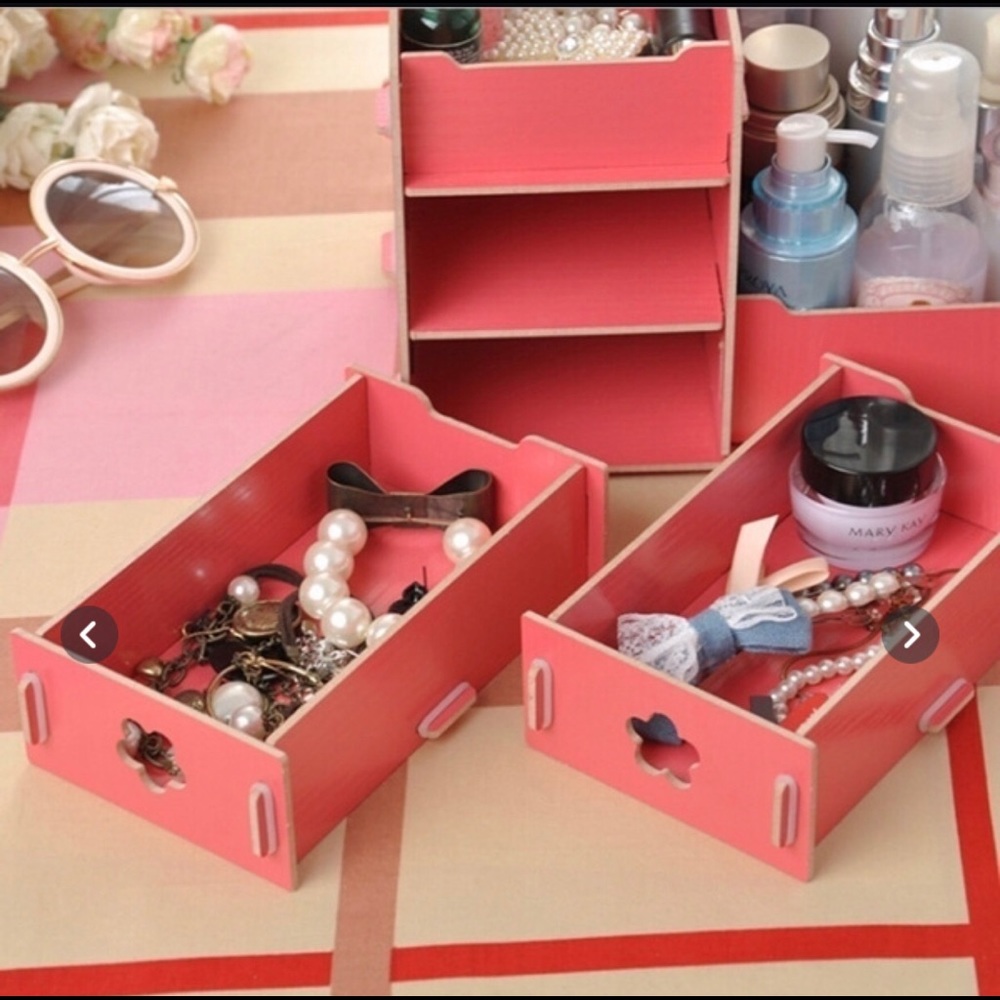 Makeup Box - Picture 2 of 3